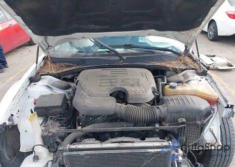 2014 Chrysler 300 z USA, uszkodzony, nr VIN 2C3CCAAG8EH163217